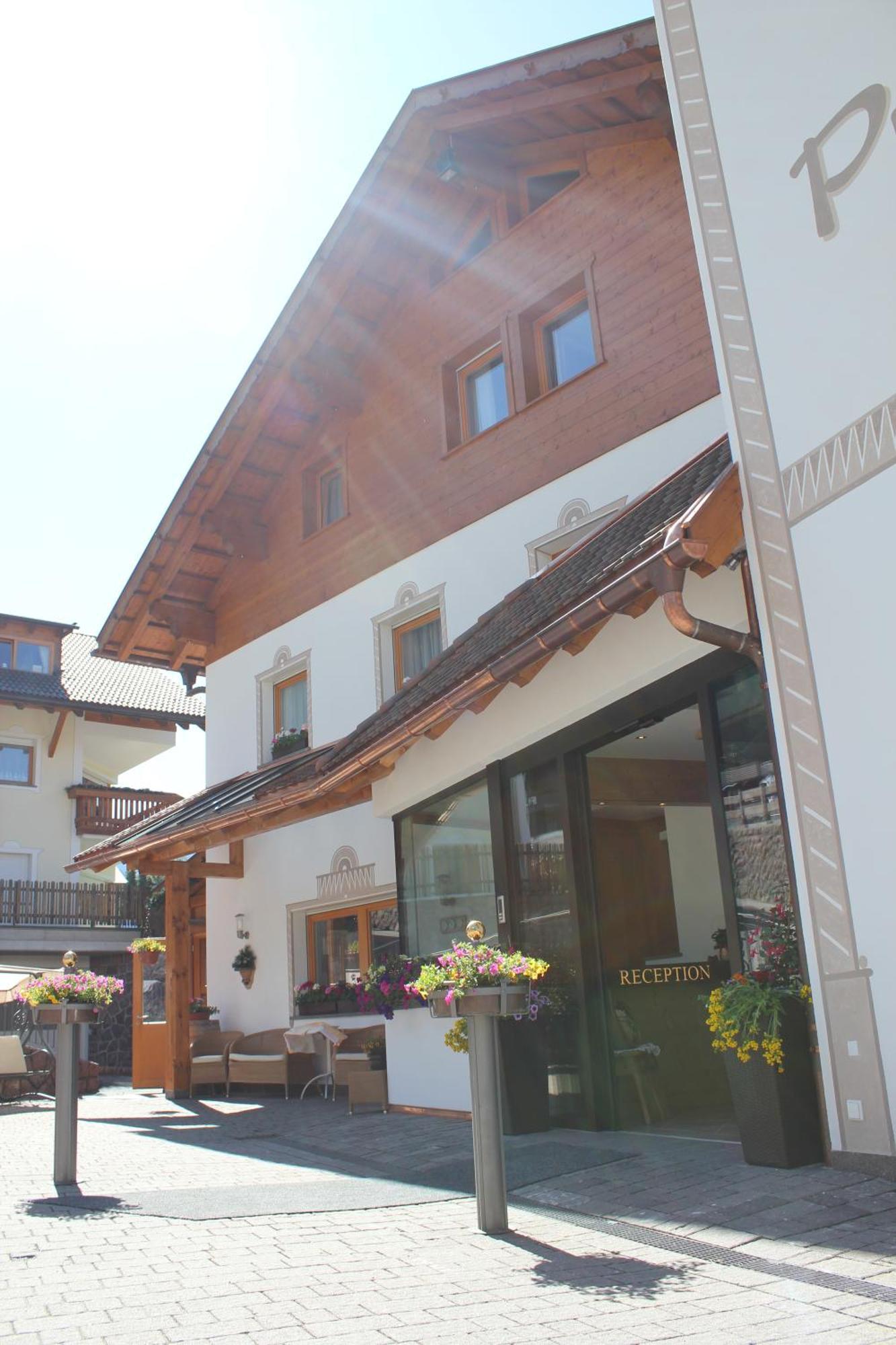 Hotel Pra Tlusel Selva di Val Gardena Exteriör bild