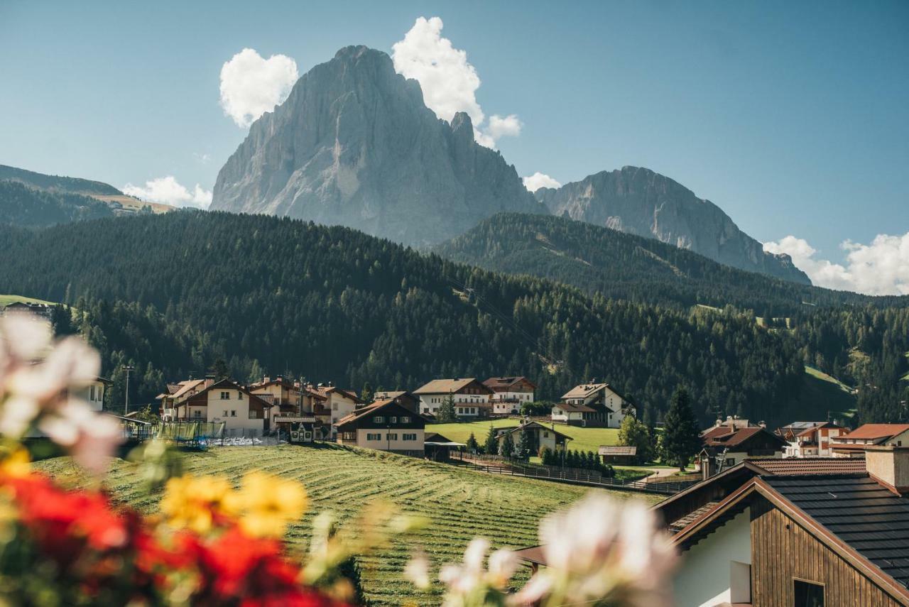 Hotel Pra Tlusel Selva di Val Gardena Exteriör bild