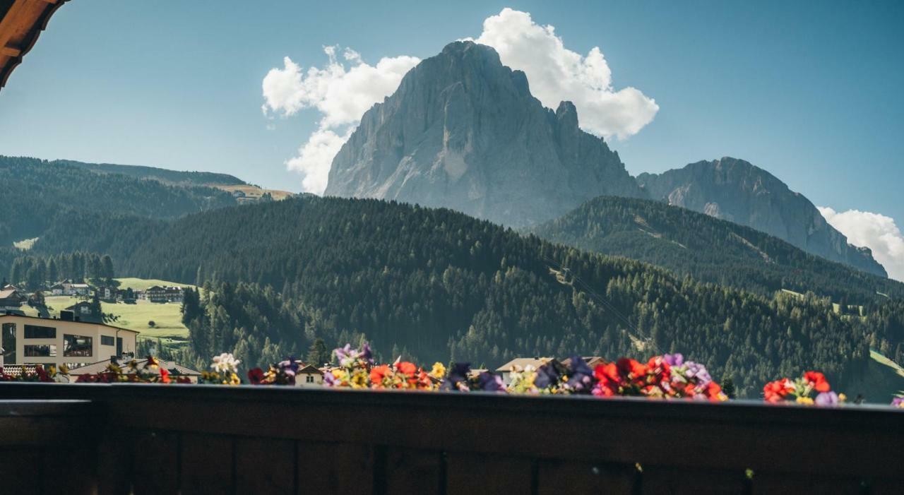 Hotel Pra Tlusel Selva di Val Gardena Exteriör bild